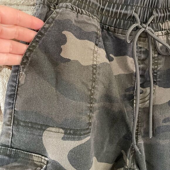 Telepathic Jr Girls Camouflage Cargo Cropped Pants Size 7/28 - Picture 6 of 12